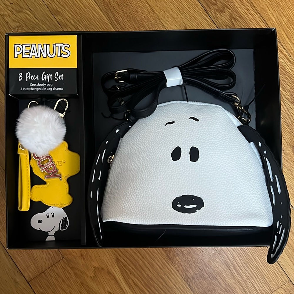 Peanuts Snoopy Crossbody Bag Purse & 2 Charms 3-Piece Gift Set NIB